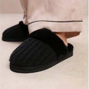 Women's Black Snug Knit Slippers Faux Fur NEW